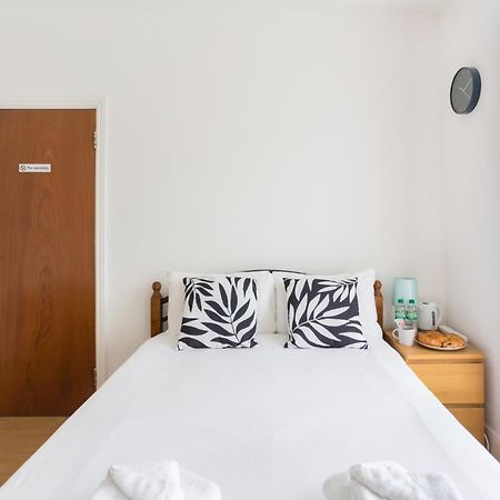 Wood Green Budget Rooms - Next To Mall & Metro Station - 10 Min To City Center Лондон Экстерьер фото