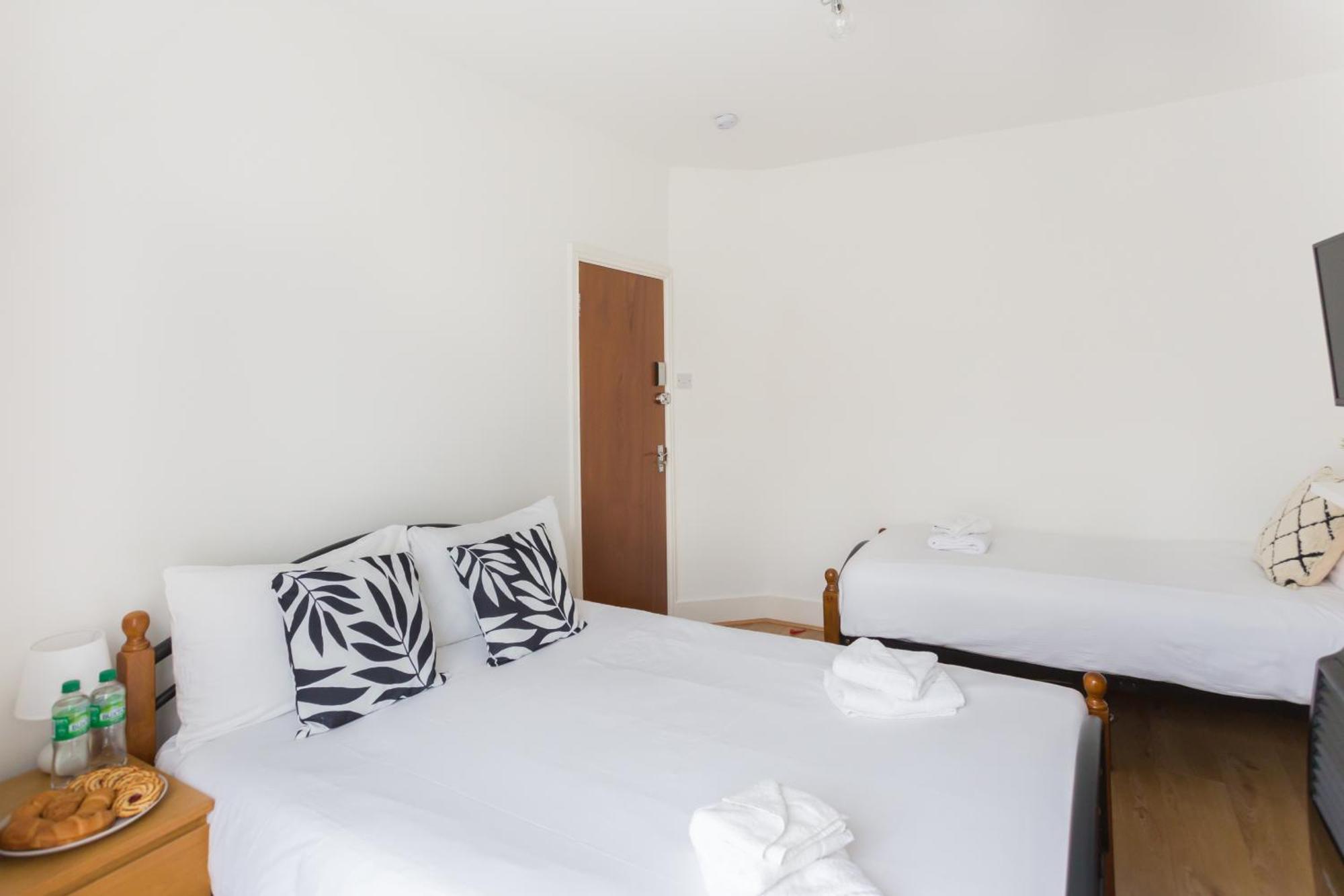 Wood Green Budget Rooms - Next To Mall & Metro Station - 10 Min To City Center Лондон Экстерьер фото