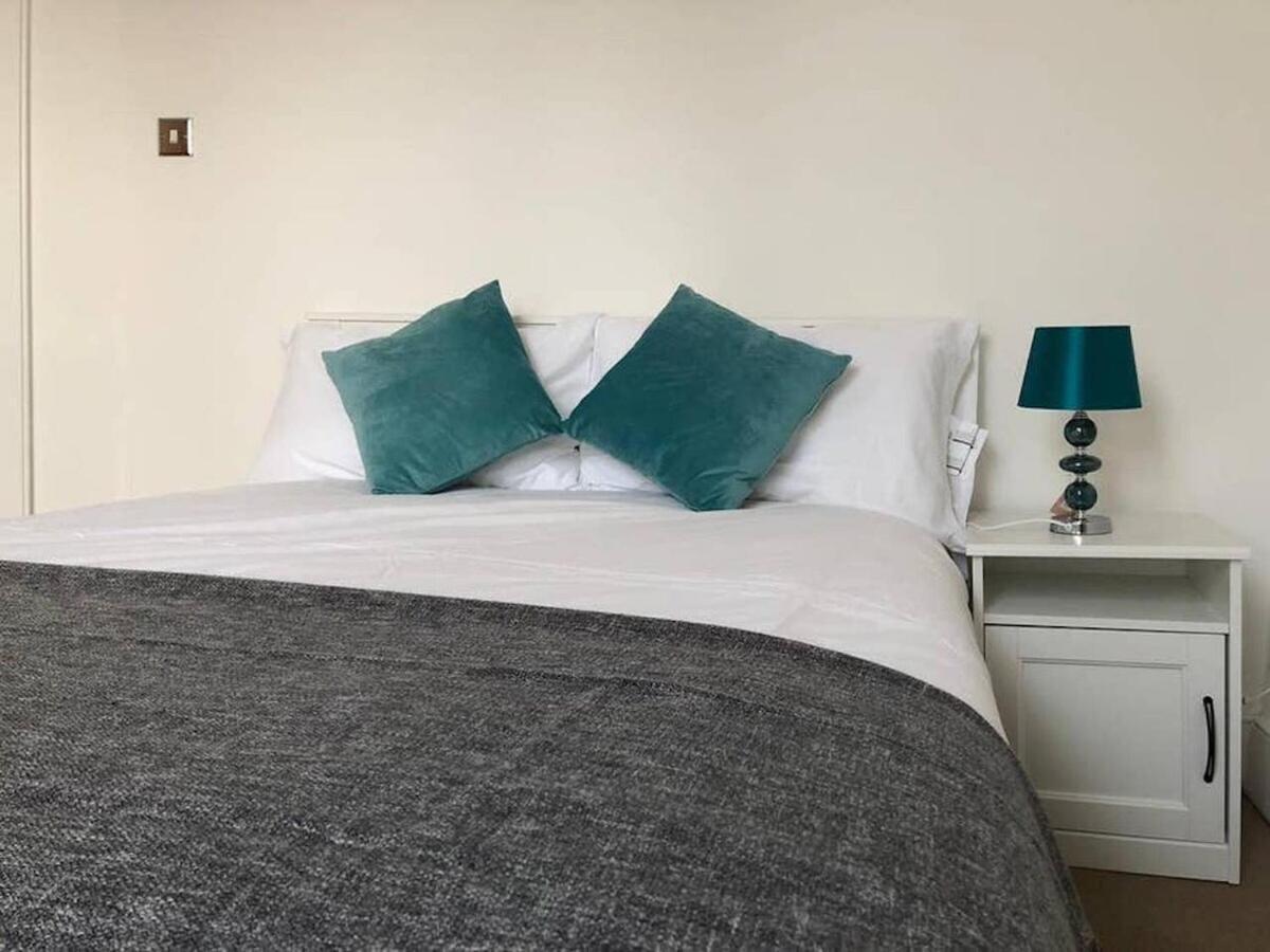 Wood Green Budget Rooms - Next To Mall & Metro Station - 10 Min To City Center Лондон Экстерьер фото