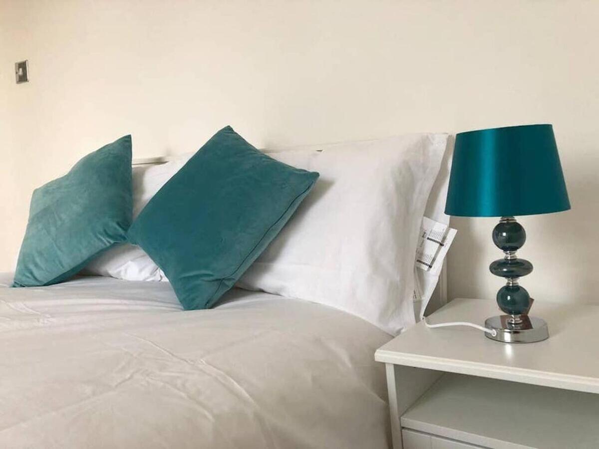 Wood Green Budget Rooms - Next To Mall & Metro Station - 10 Min To City Center Лондон Экстерьер фото