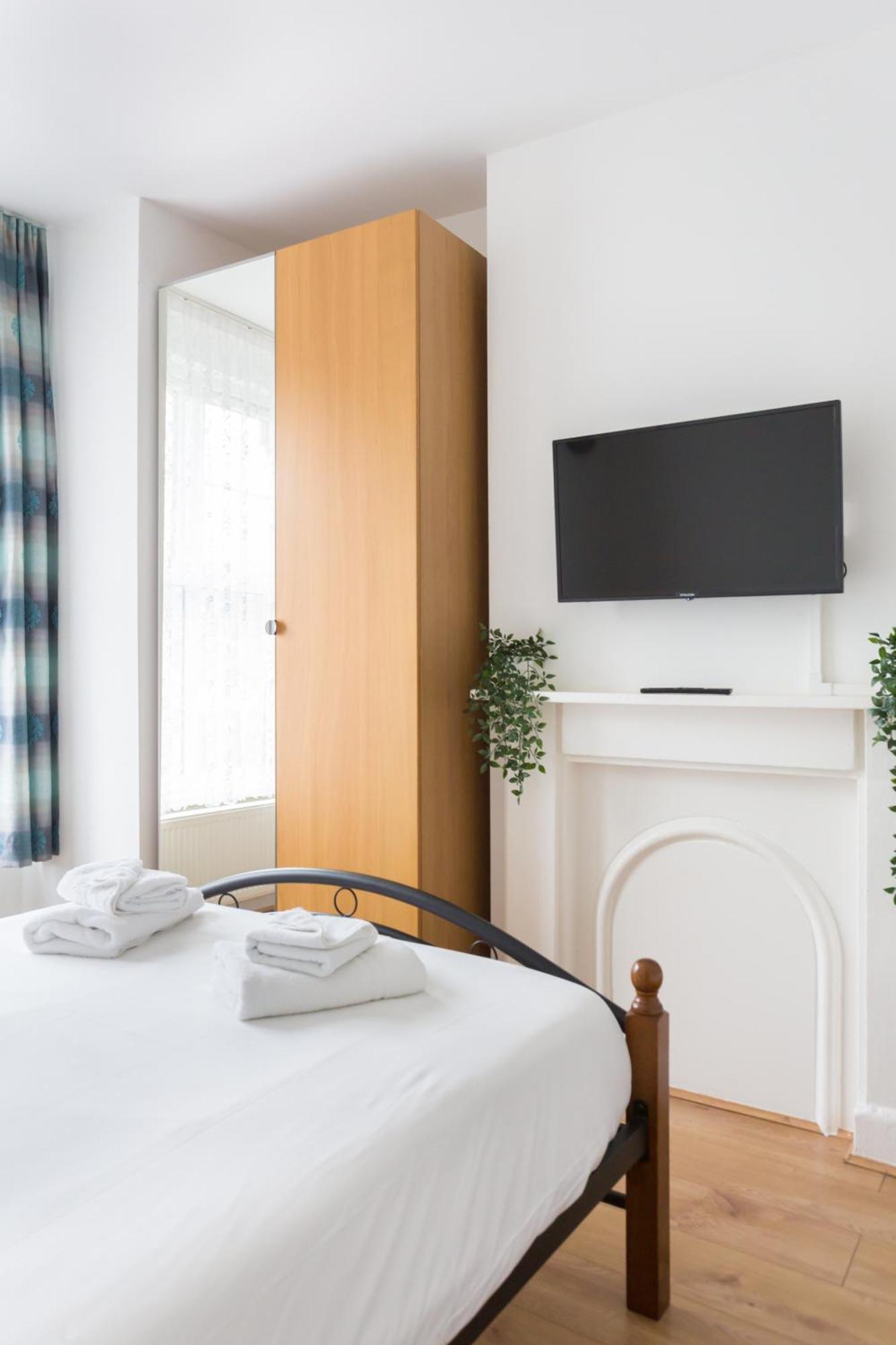 Wood Green Budget Rooms - Next To Mall & Metro Station - 10 Min To City Center Лондон Экстерьер фото
