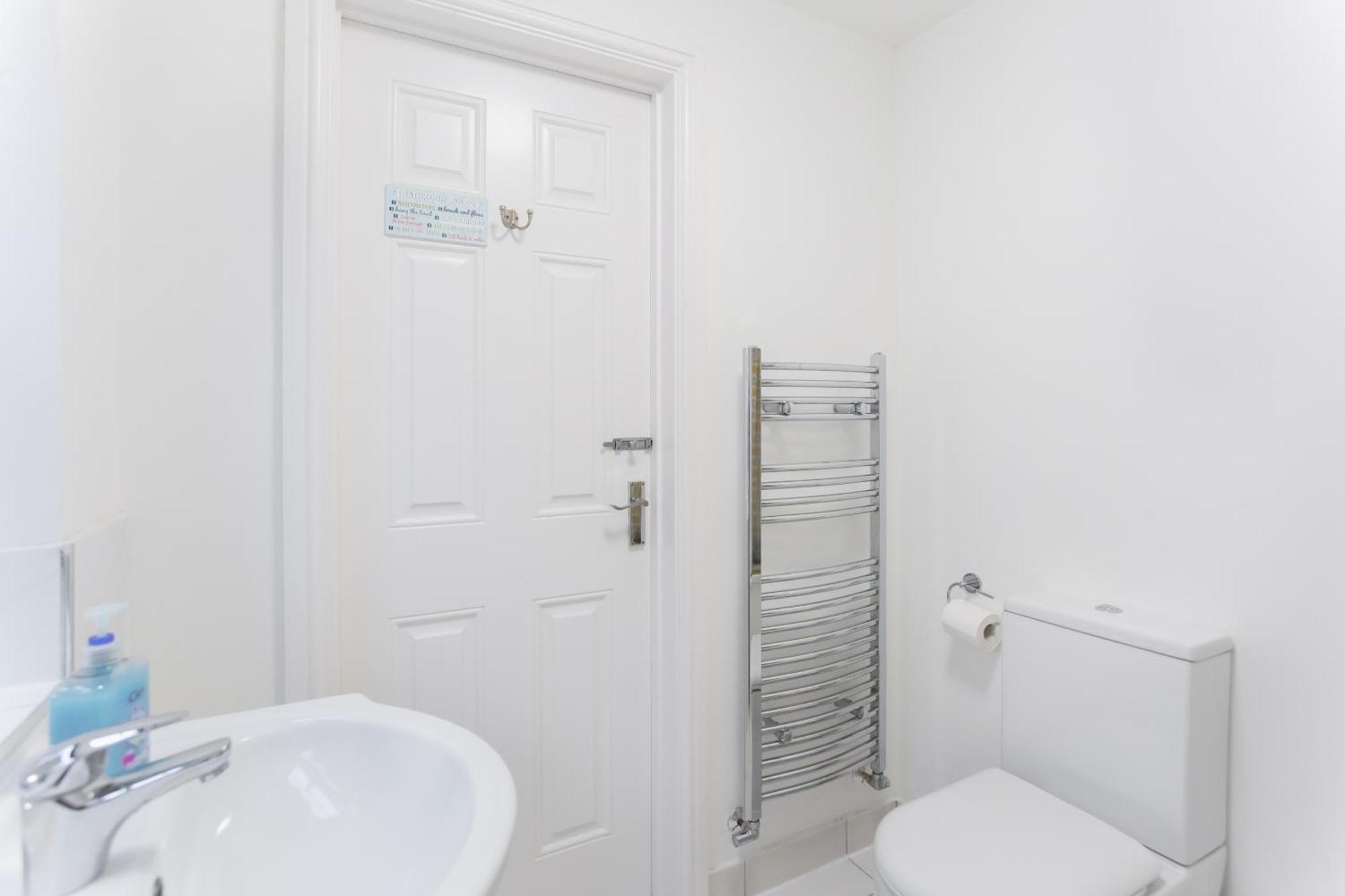 Wood Green Budget Rooms - Next To Mall & Metro Station - 10 Min To City Center Лондон Экстерьер фото