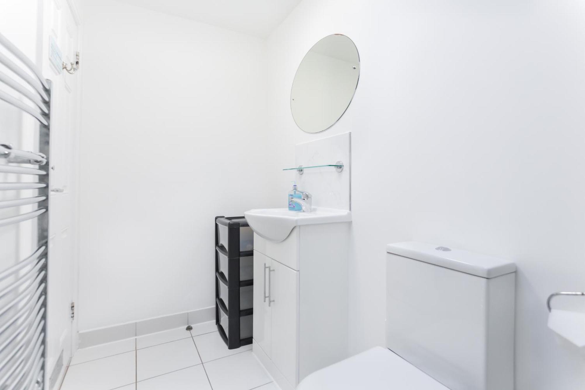 Wood Green Budget Rooms - Next To Mall & Metro Station - 10 Min To City Center Лондон Экстерьер фото