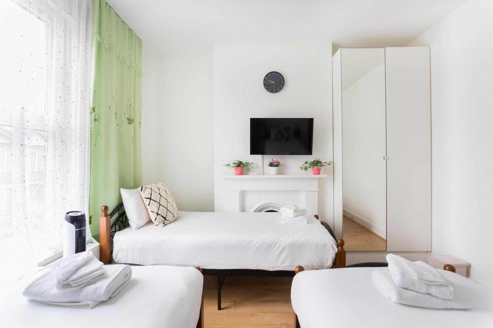 Wood Green Budget Rooms - Next To Mall & Metro Station - 10 Min To City Center Лондон Экстерьер фото