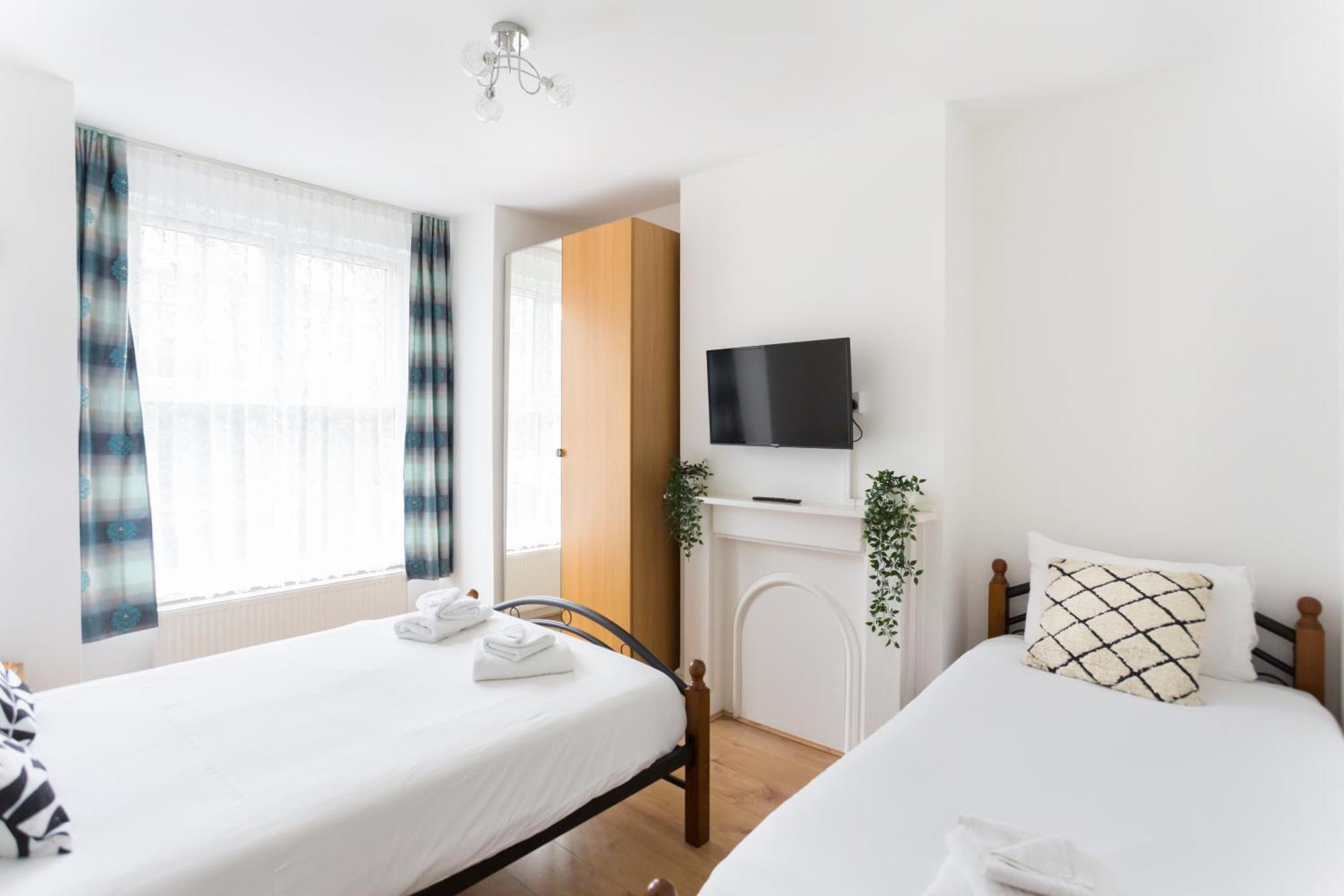Wood Green Budget Rooms - Next To Mall & Metro Station - 10 Min To City Center Лондон Экстерьер фото