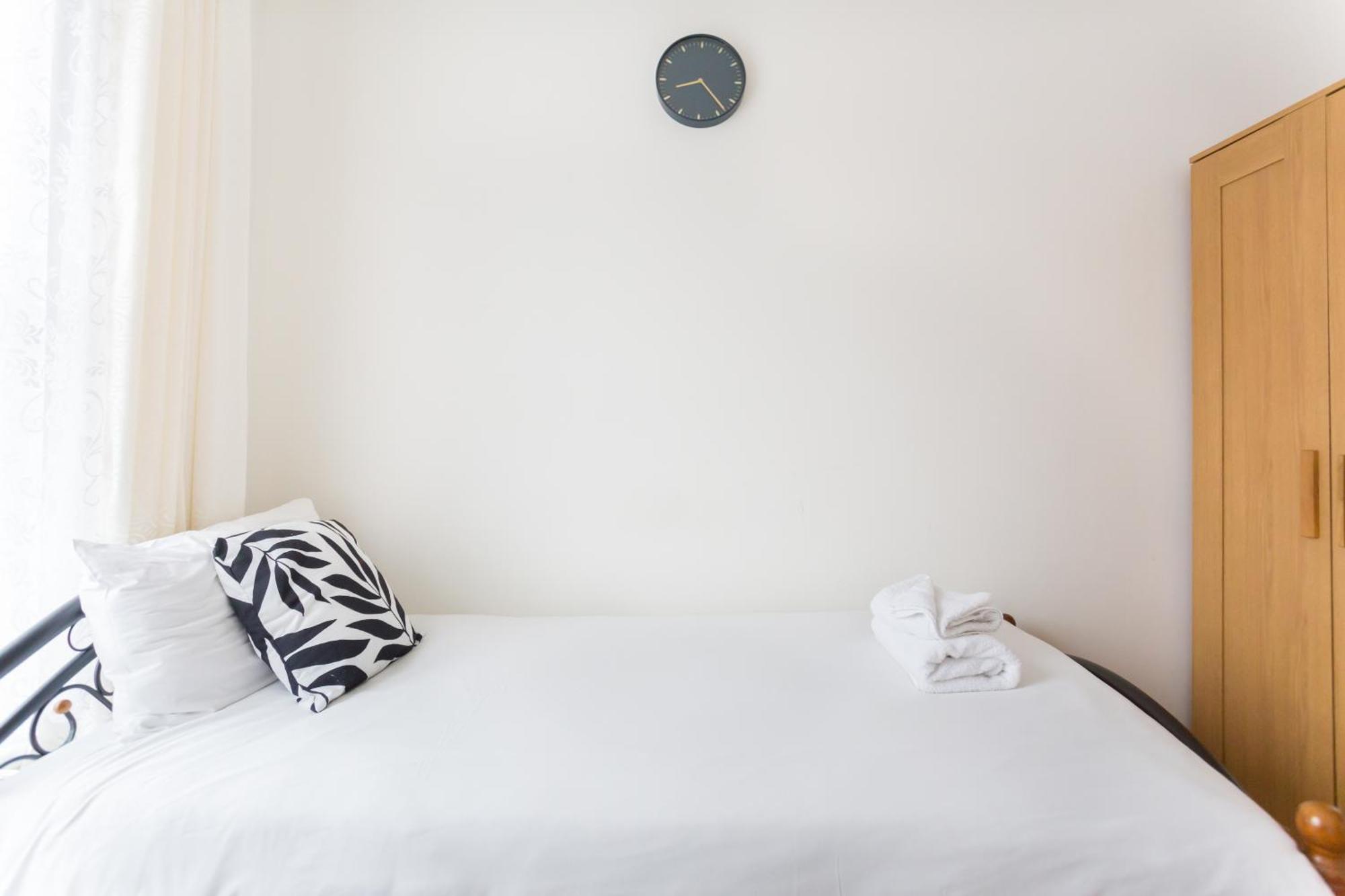 Wood Green Budget Rooms - Next To Mall & Metro Station - 10 Min To City Center Лондон Экстерьер фото