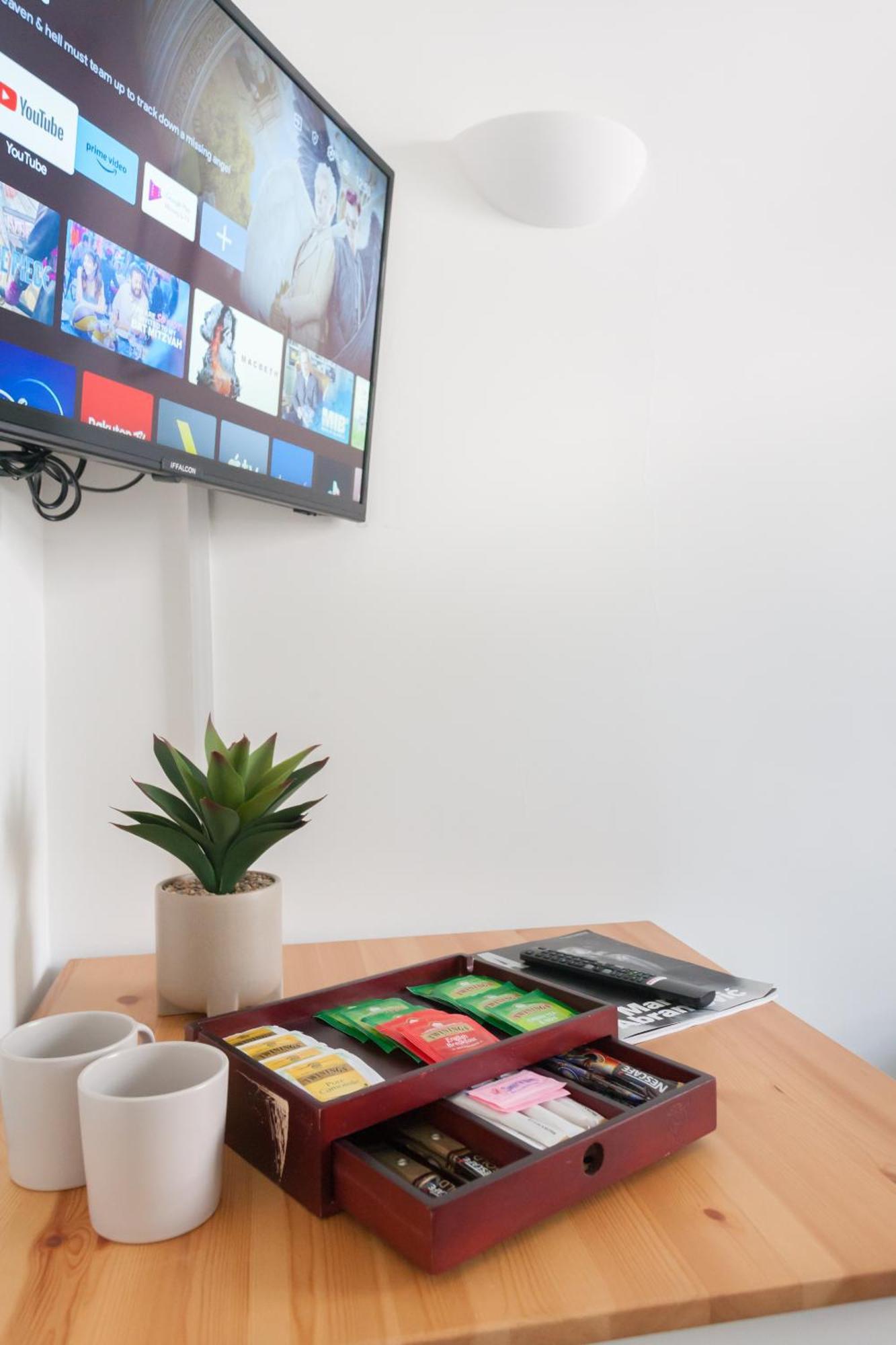 Wood Green Budget Rooms - Next To Mall & Metro Station - 10 Min To City Center Лондон Экстерьер фото