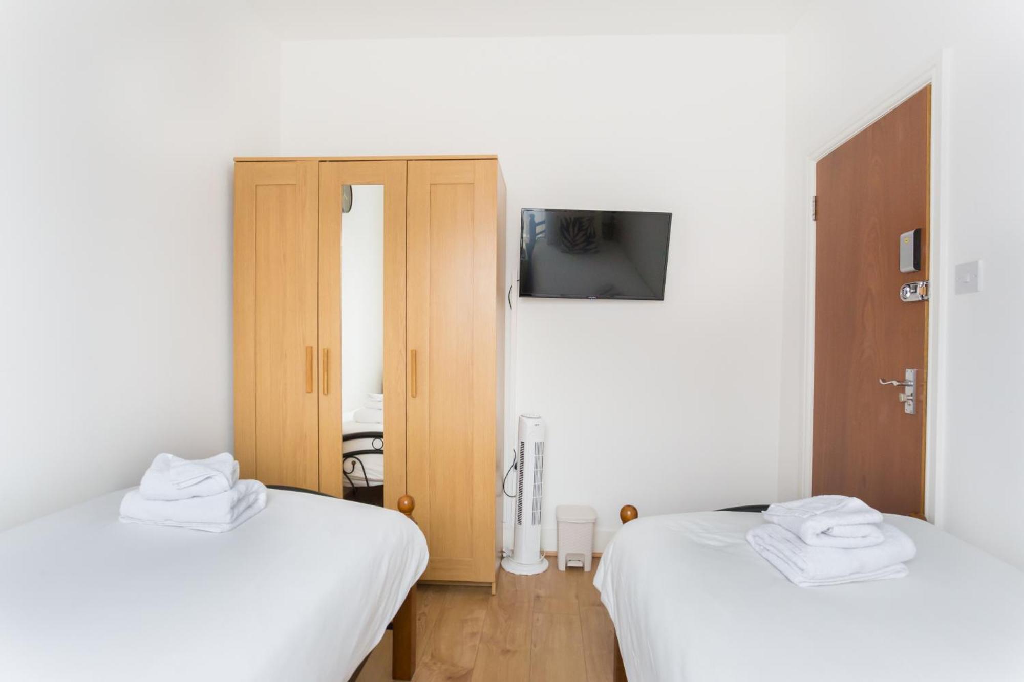 Wood Green Budget Rooms - Next To Mall & Metro Station - 10 Min To City Center Лондон Экстерьер фото