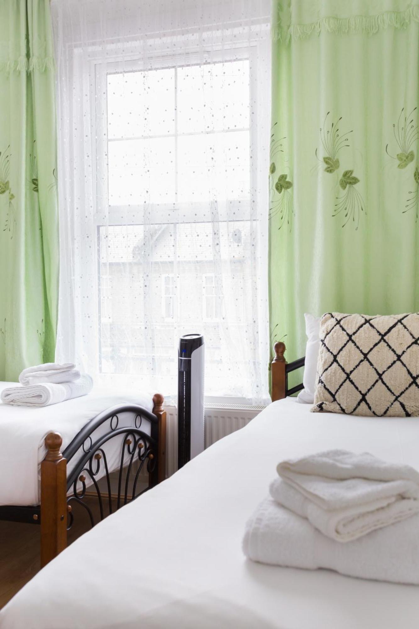 Wood Green Budget Rooms - Next To Mall & Metro Station - 10 Min To City Center Лондон Экстерьер фото