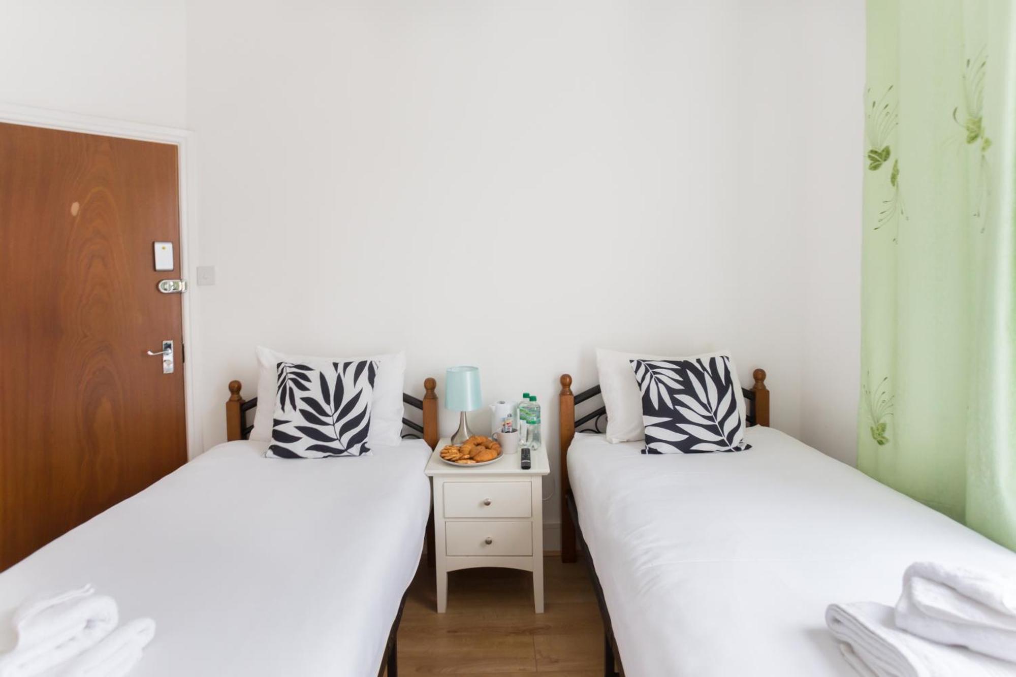 Wood Green Budget Rooms - Next To Mall & Metro Station - 10 Min To City Center Лондон Экстерьер фото