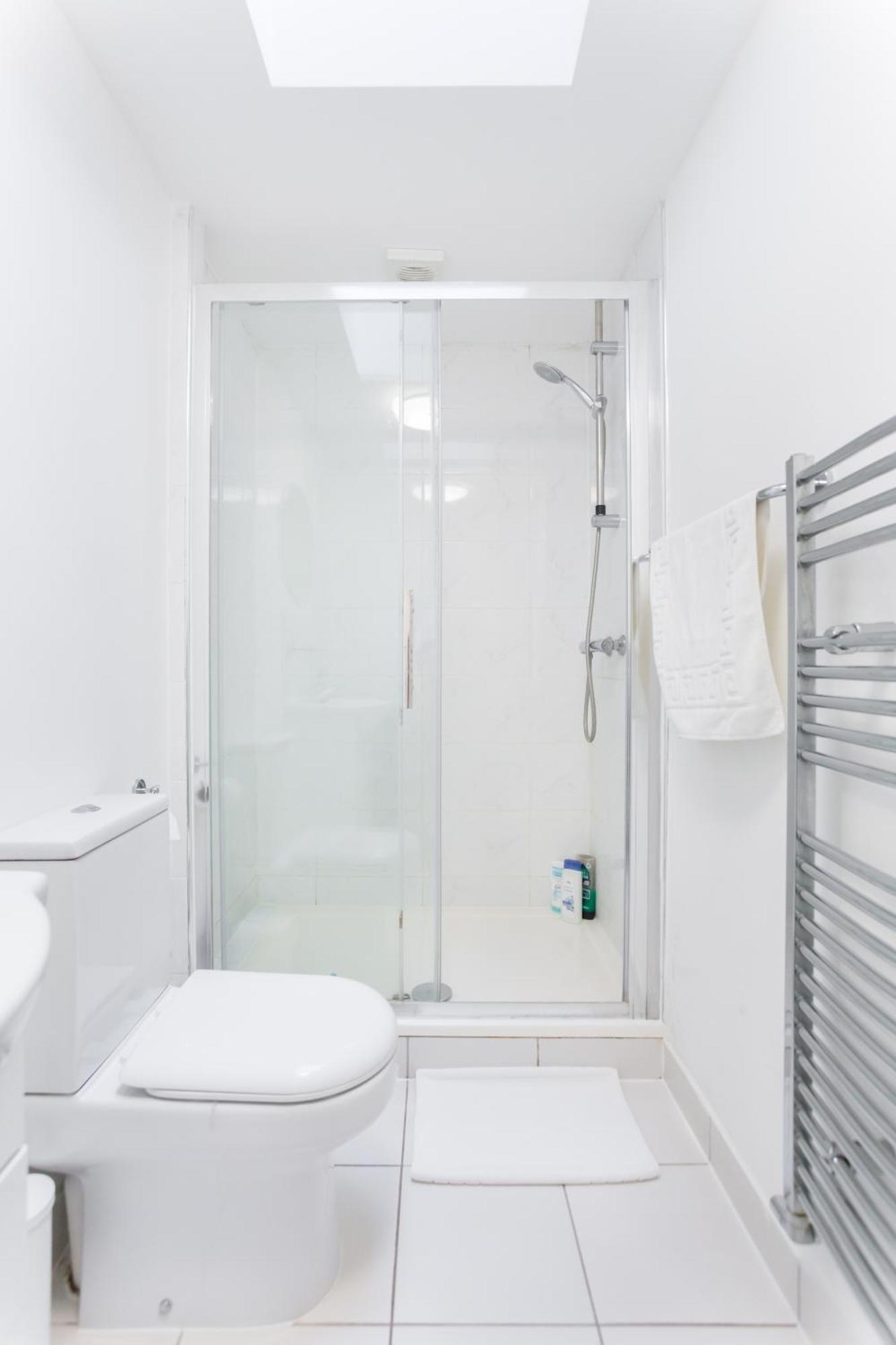 Wood Green Budget Rooms - Next To Mall & Metro Station - 10 Min To City Center Лондон Экстерьер фото