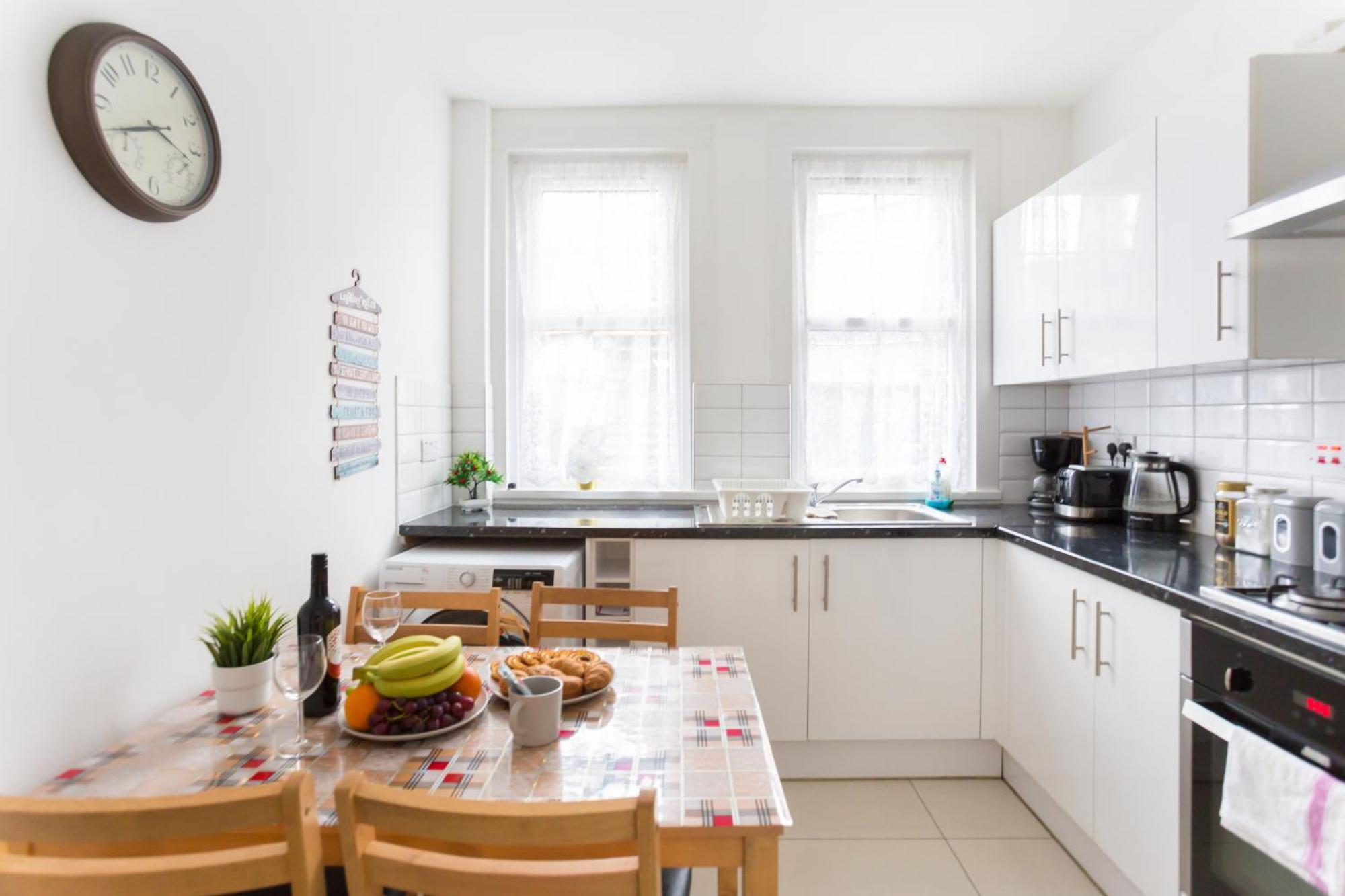 Wood Green Budget Rooms - Next To Mall & Metro Station - 10 Min To City Center Лондон Экстерьер фото