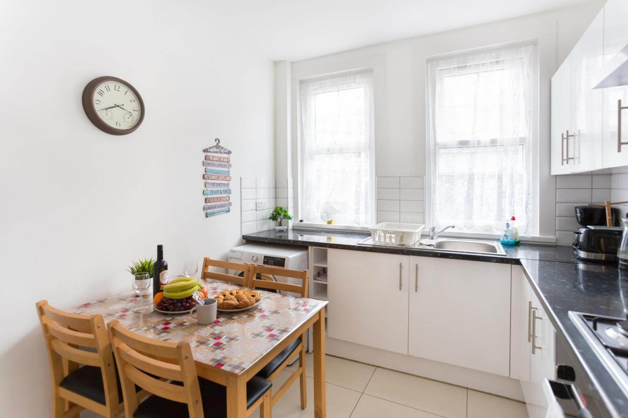 Wood Green Budget Rooms - Next To Mall & Metro Station - 10 Min To City Center Лондон Экстерьер фото