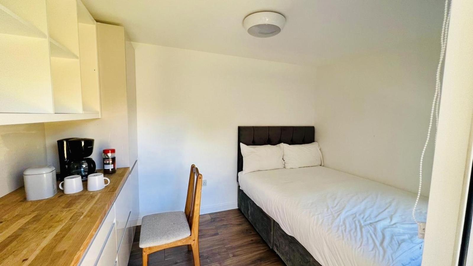 Wood Green Budget Rooms - Next To Mall & Metro Station - 10 Min To City Center Лондон Экстерьер фото