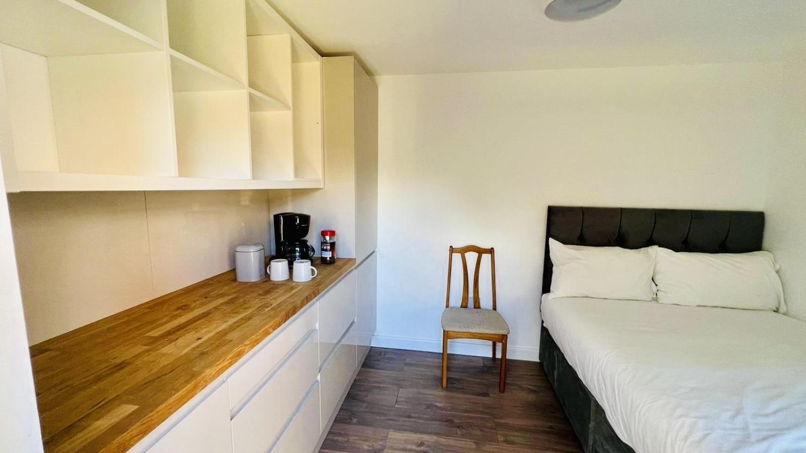 Wood Green Budget Rooms - Next To Mall & Metro Station - 10 Min To City Center Лондон Экстерьер фото